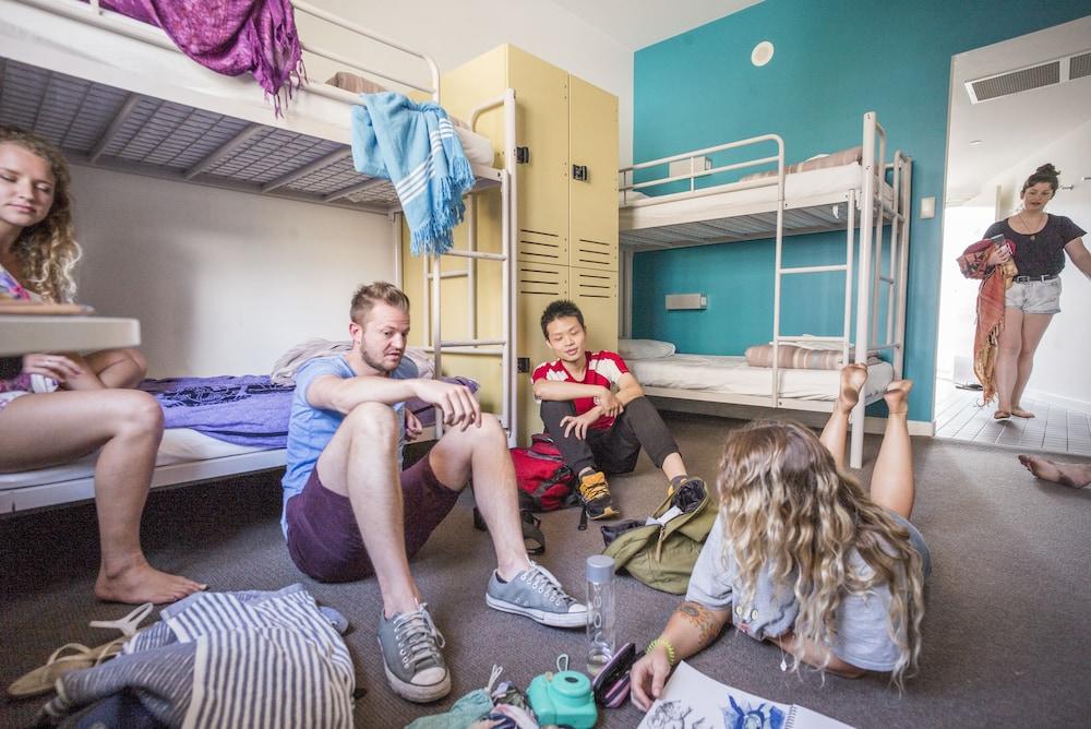 Yha Sydney Harbour Hostel Εξωτερικό φωτογραφία Students in a shared room at the University of Nottingham's halls of residence