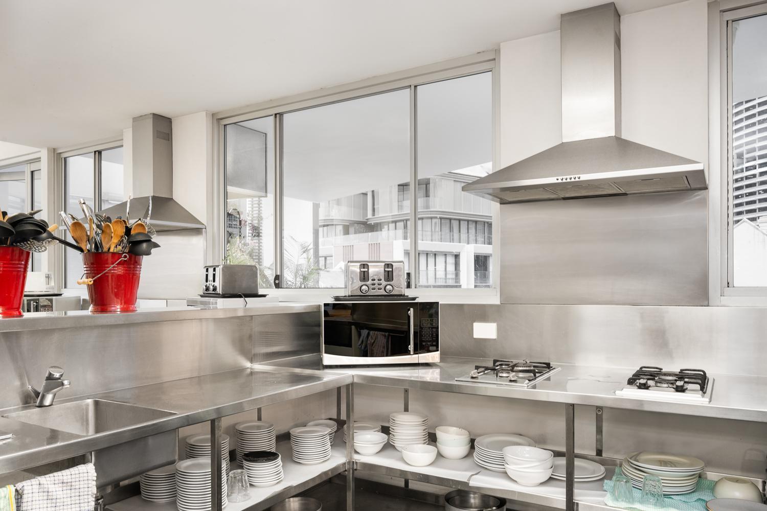Yha Sydney Harbour Hostel Εξωτερικό φωτογραφία A commercial kitchen