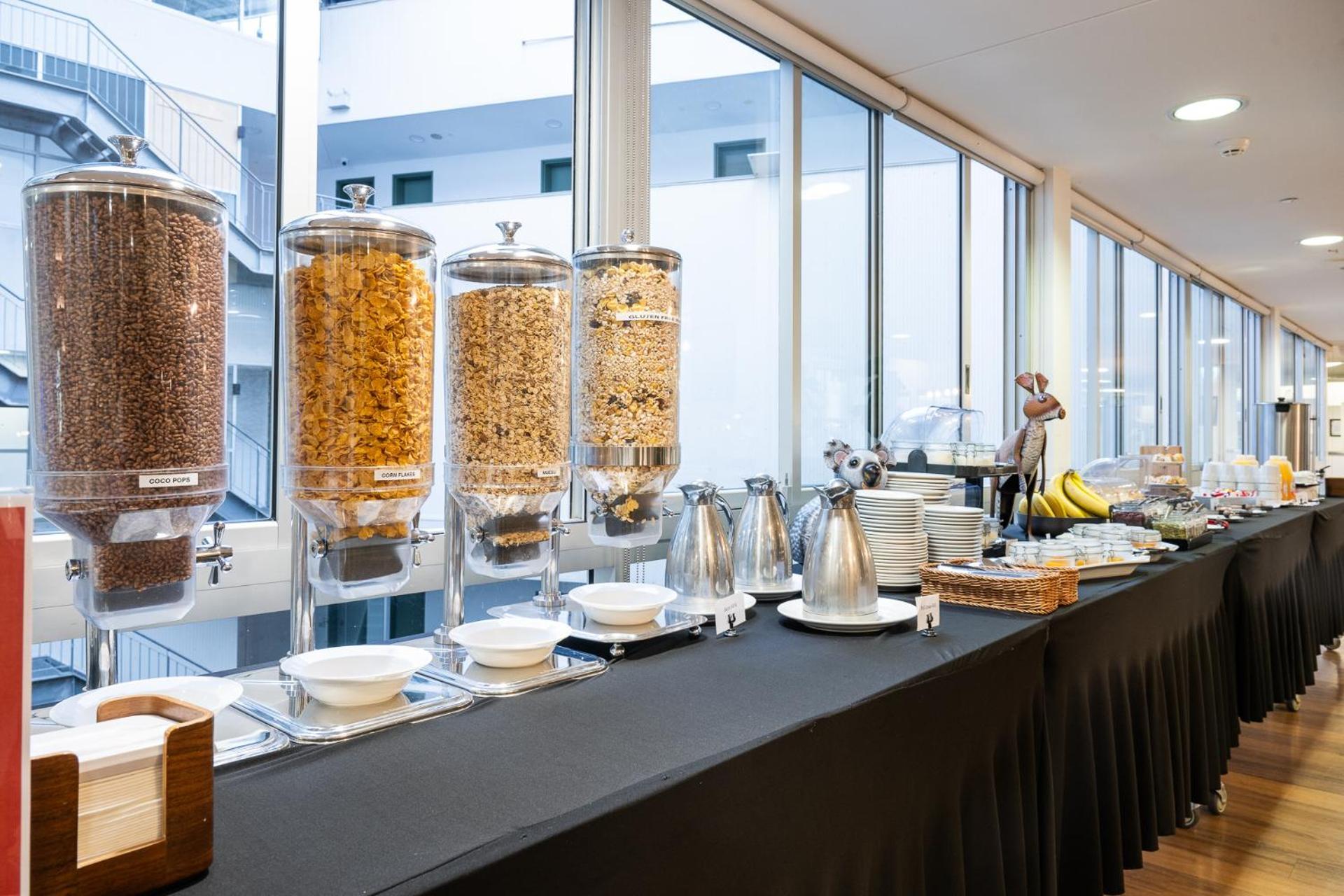 Yha Sydney Harbour Hostel Εξωτερικό φωτογραφία A buffet at a hotel